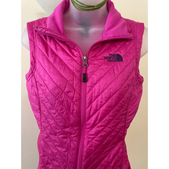 The North Face Womens Size XS Hot Pink Lightweight Vest - Picture 3 of 12